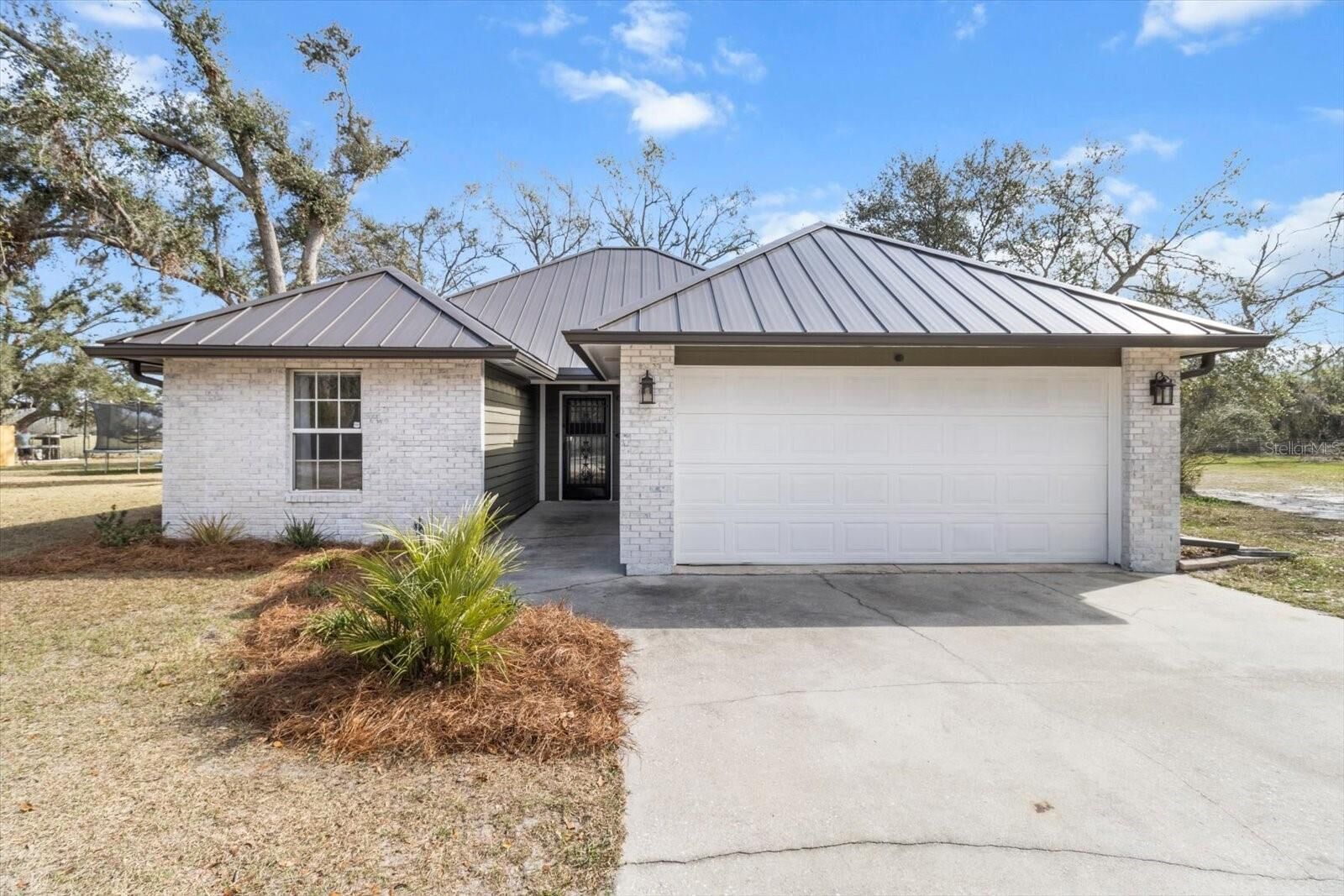 Property Photo:  329 SE Kachina Avenue  FL 32059 