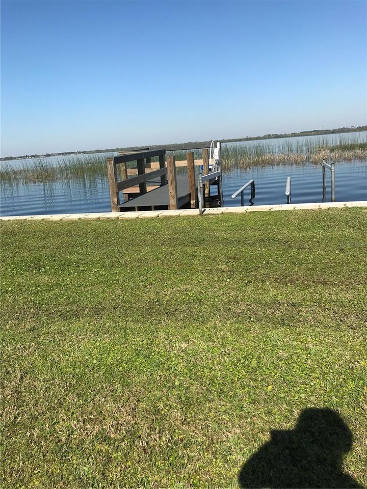 Property Photo: 422 Lakeside Ranch Circle FL 33881