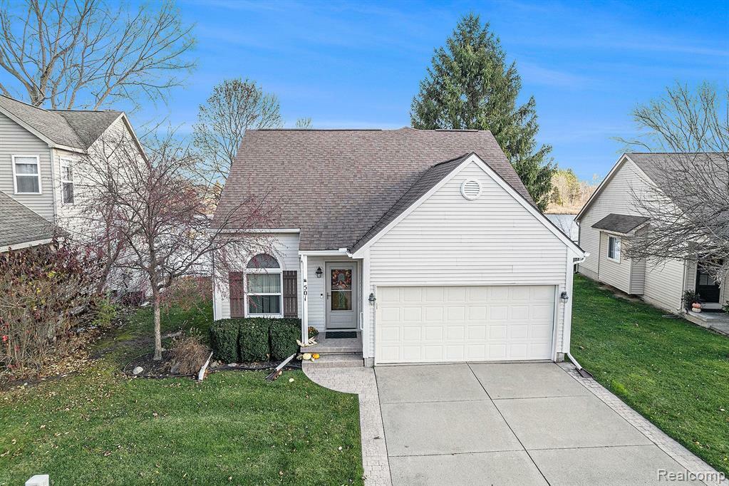 Property Photo: 501 Mill Pond Drive MI 48430 2368