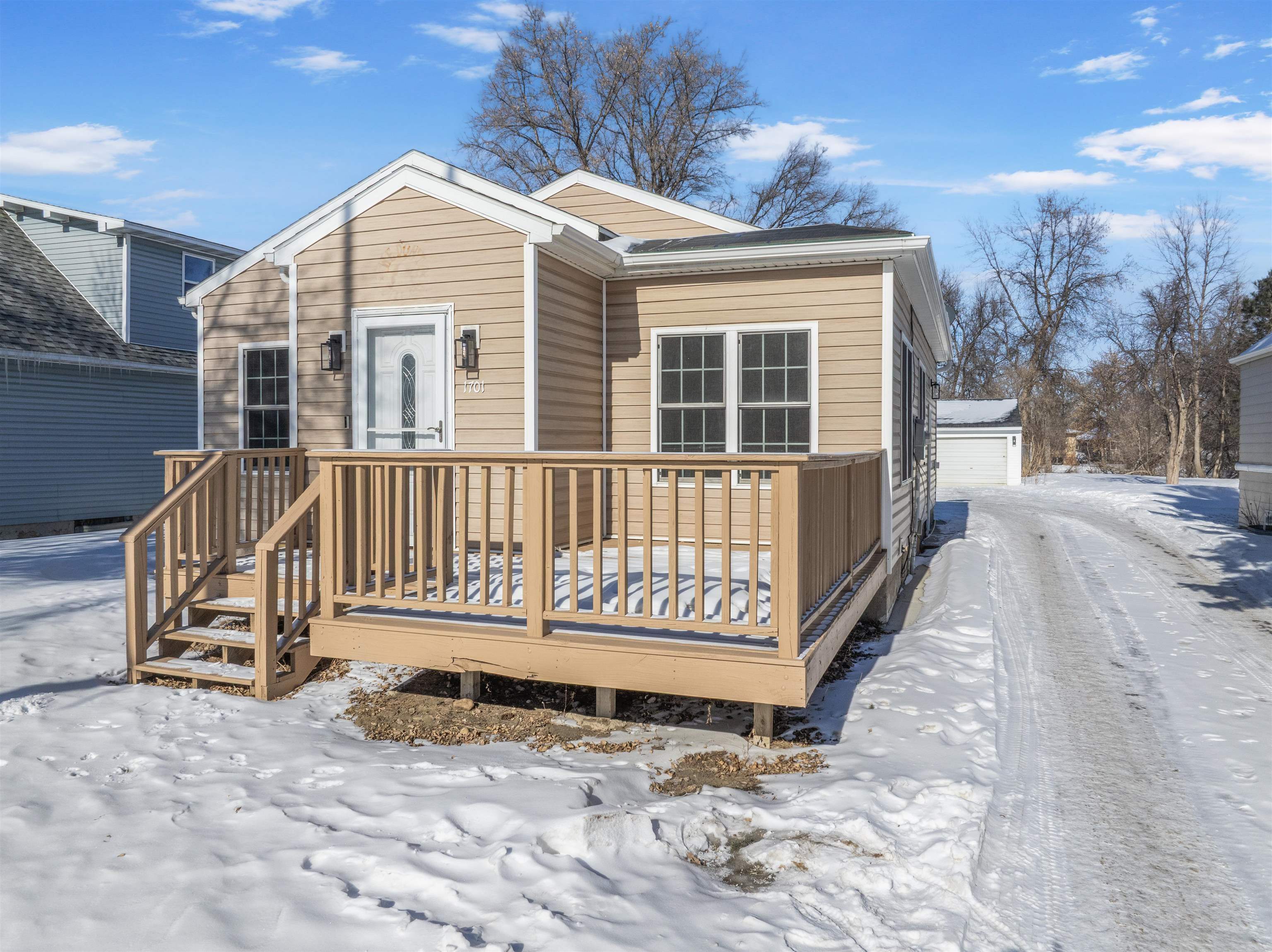 Property Photo:  1701 Burdick Expy E  ND 58701 