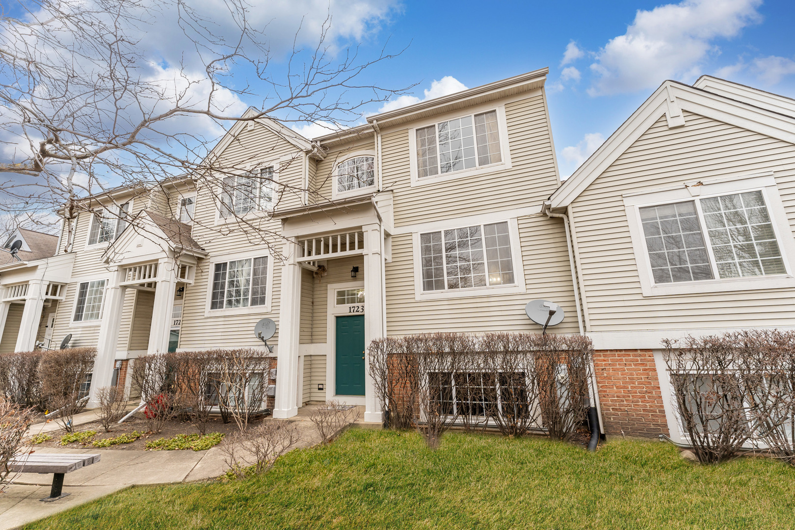 Property Photo:  1723 Avalon Court  IL 60139 