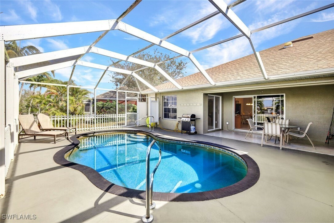 Property Photo: 1002 SE 13th Avenue FL 33990