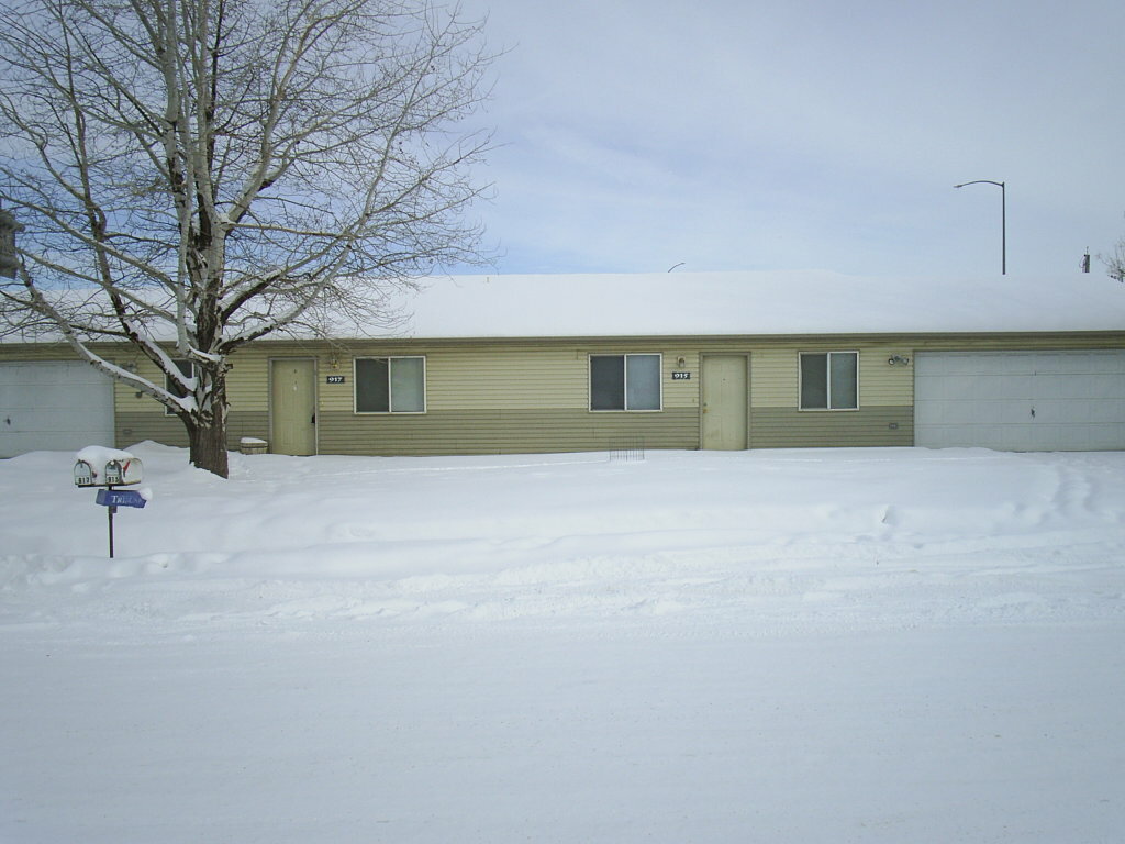 Property Photo:  915 N Oregon Street  MT 59601 