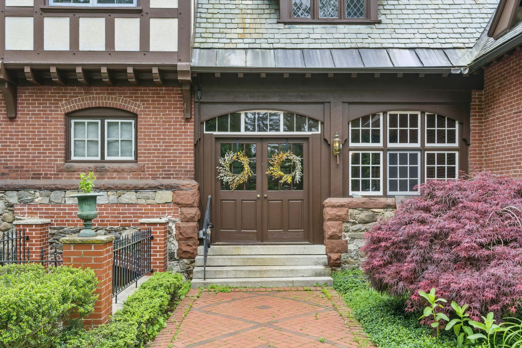 Property Photo: 80 Pond Street NH 03079