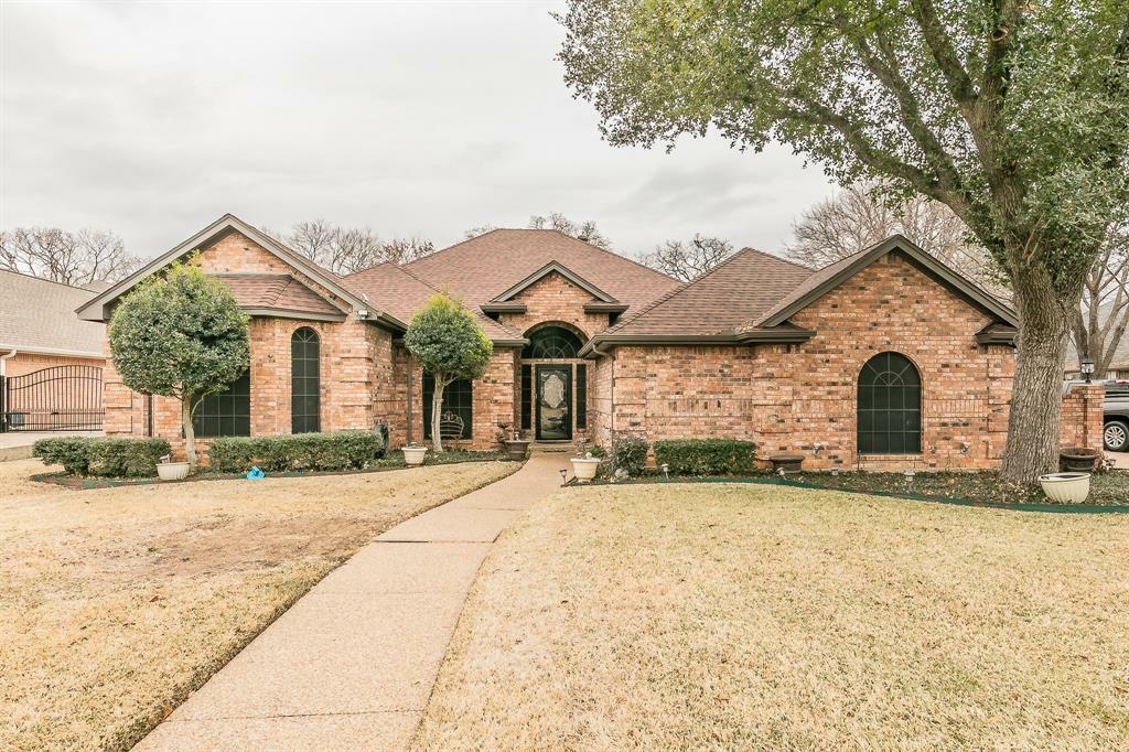 Property Photo: 808 Majestic Oaks Court TX 76063