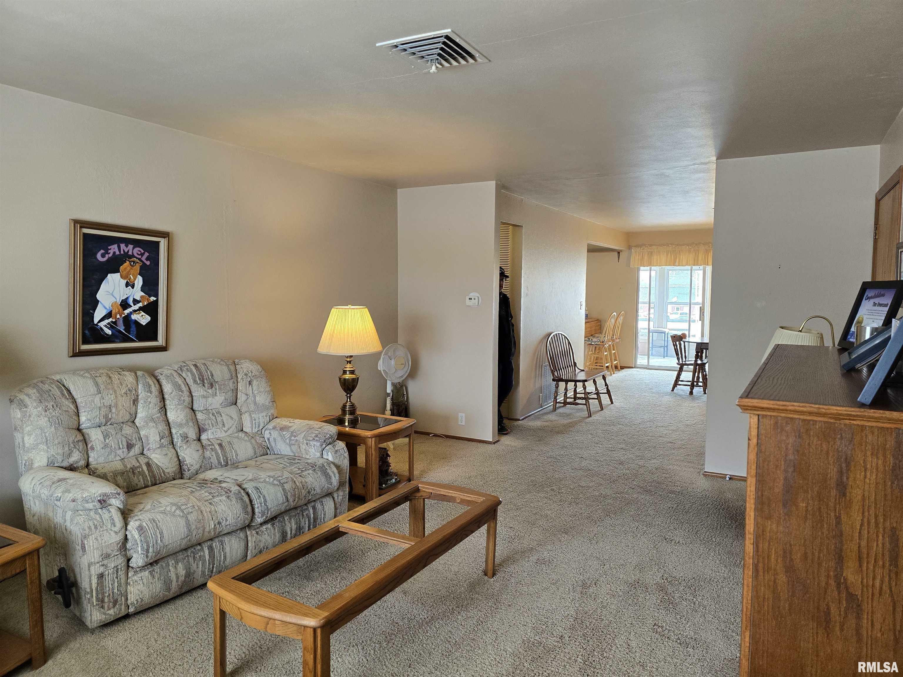 Property Photo:  168 W Elm Street 3  IL 61520 