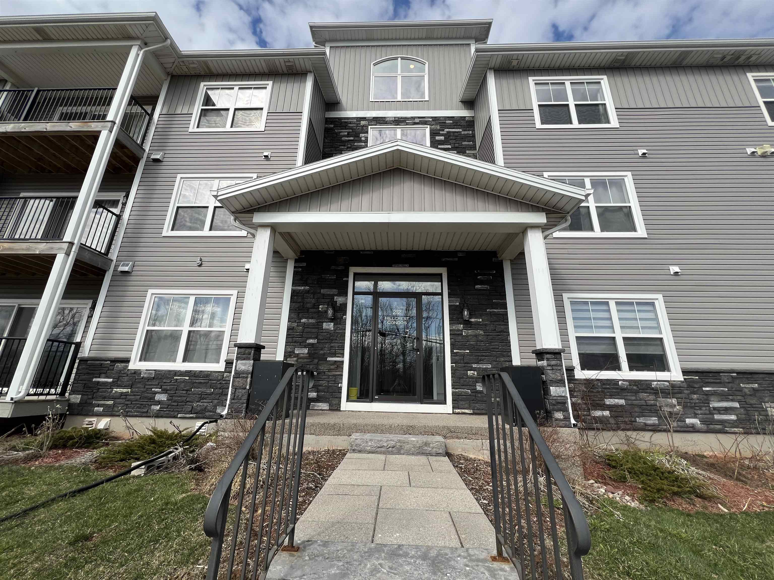 Property Photo: 212 Shakespeare Drive 312 PE C1B 4B7