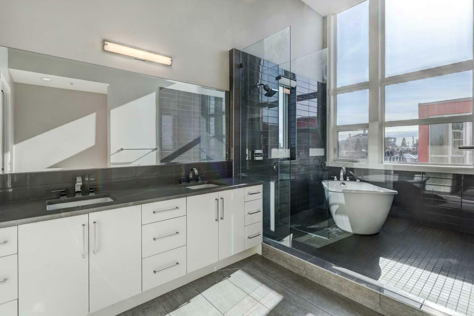 2717 17 Street SW 202  Calgary AB T2T 4N4 photo