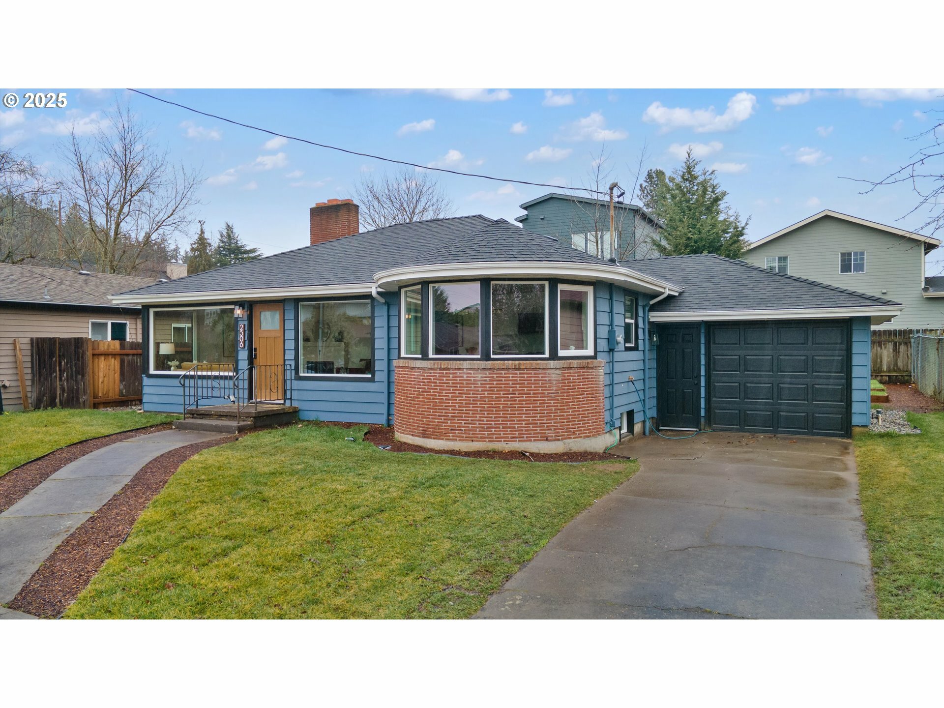 Property Photo:  2506 SE 66th Ave  OR 97206 