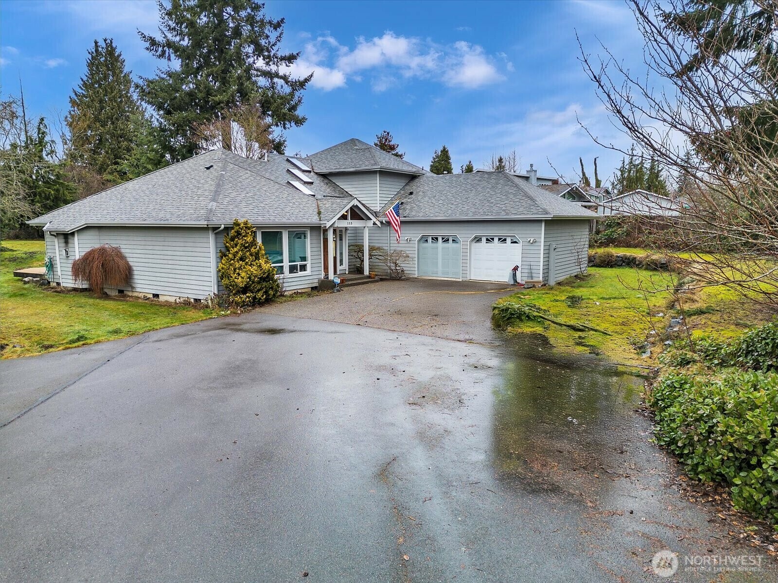 Property Photo:  113 E McGill Avenue  WA 98208 