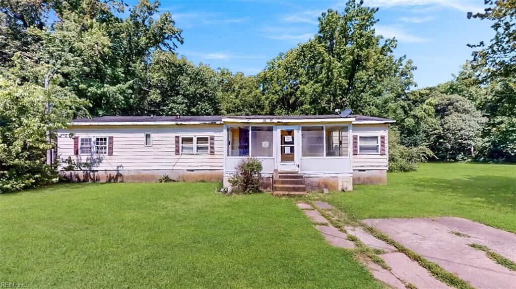 Property Photo:  27302 Walnut Grove Ln  VA 23310 