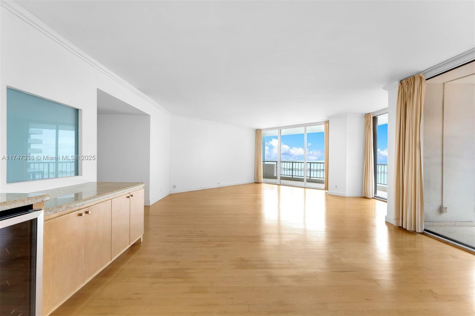 Property Photo:  1581 Brickell Ave 1905  FL 33129 