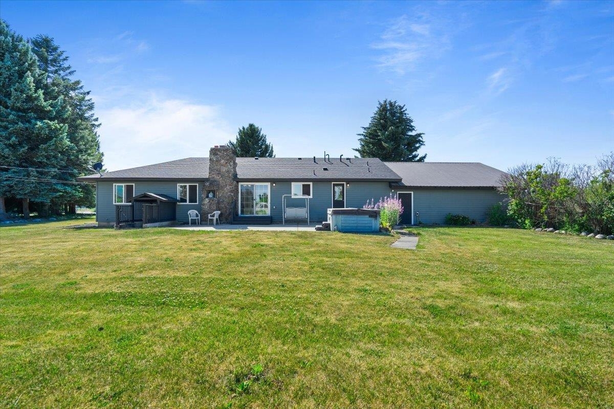 Property Photo:  6212 N Chase Rd  WA 99025 