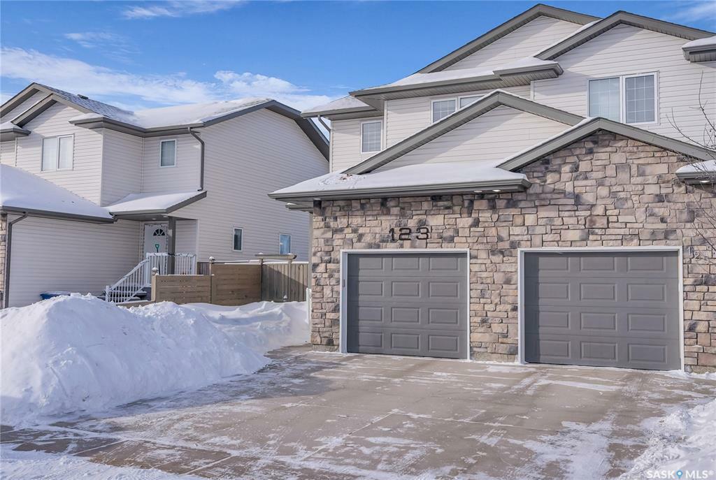 Property Photo:  123 Meadowlark Park  SK S0K 0A1 