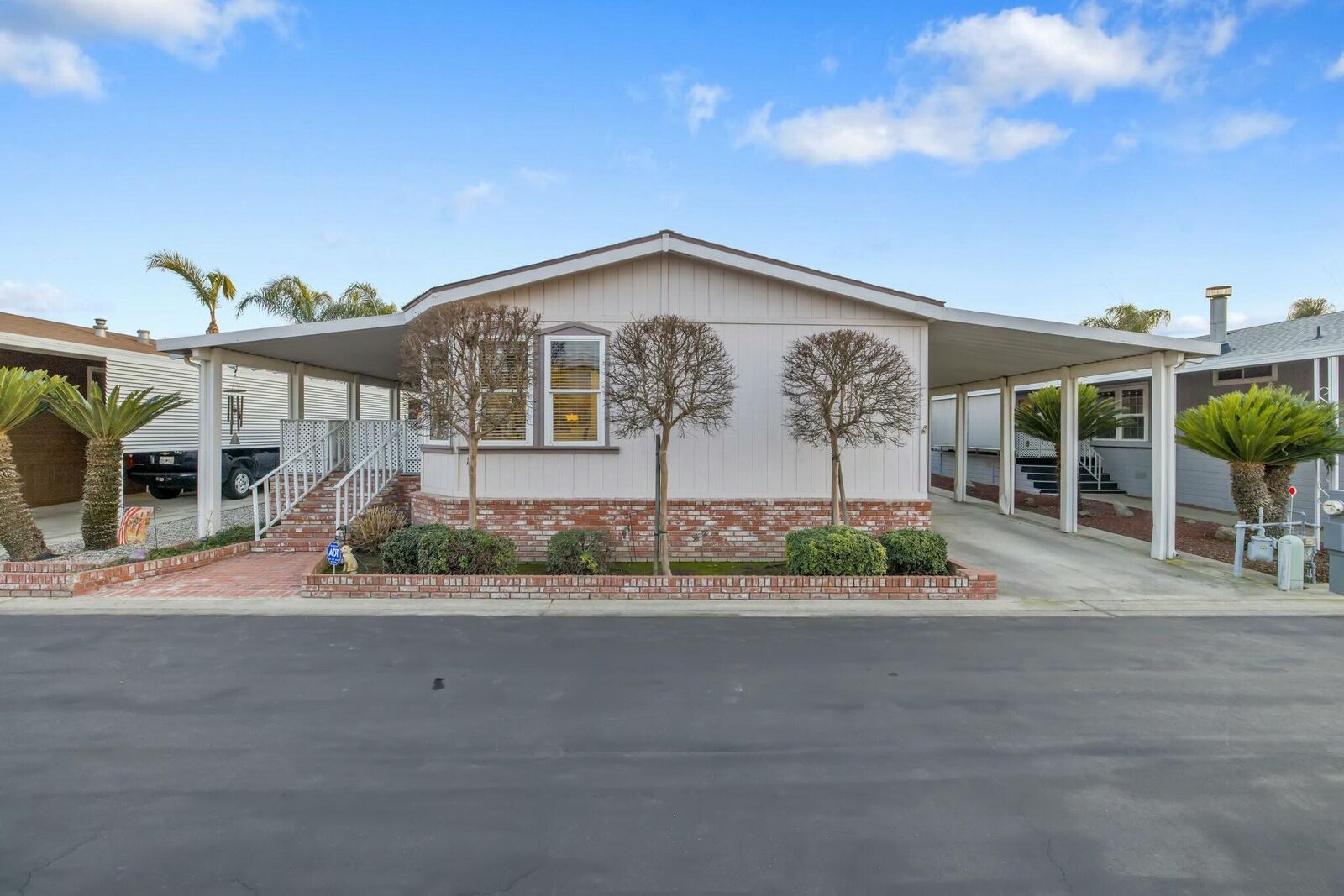 Property Photo:  2459 N Oaks Street 17  CA 93274 