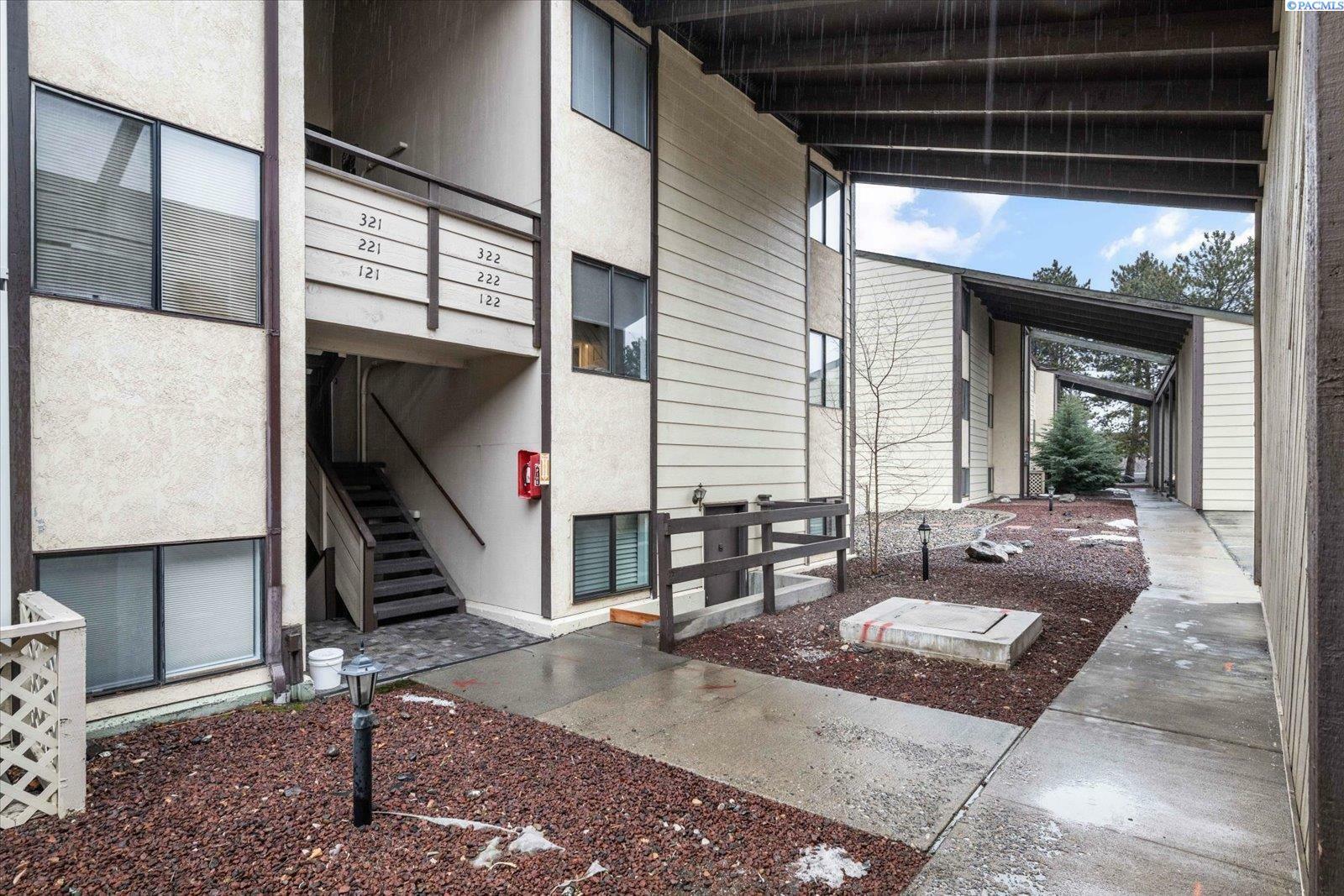 Property Photo: 303 Gage Blvd Unit # 222 WA 99352
