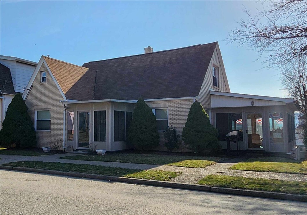 Property Photo: 156 Oakland Ave PA 15401