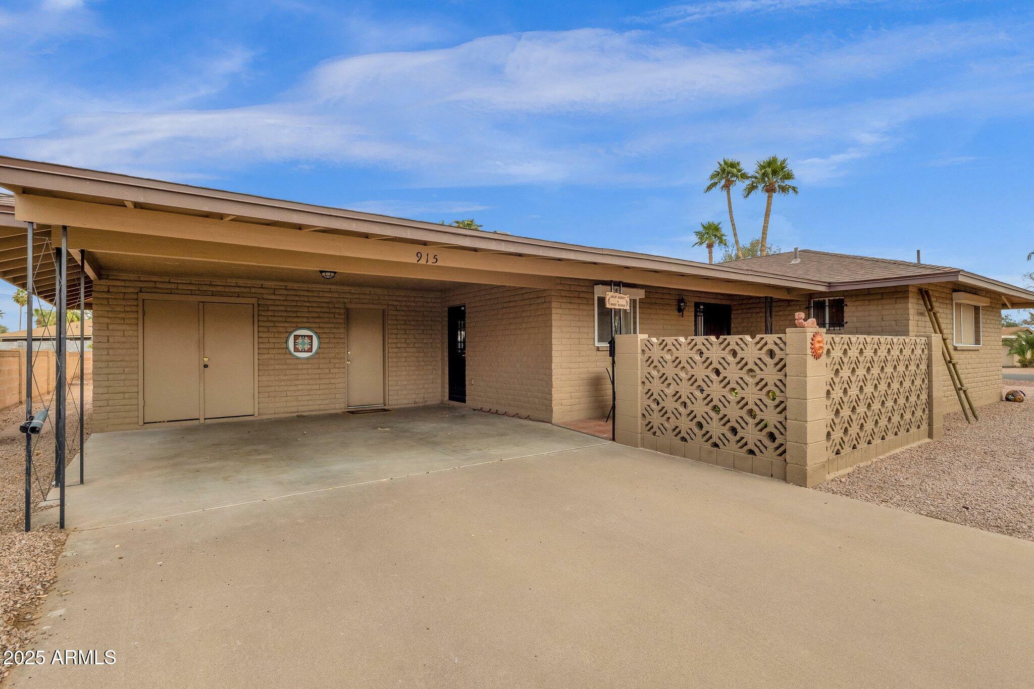 Property Photo: 915 S Saranac Avenue AZ 85208