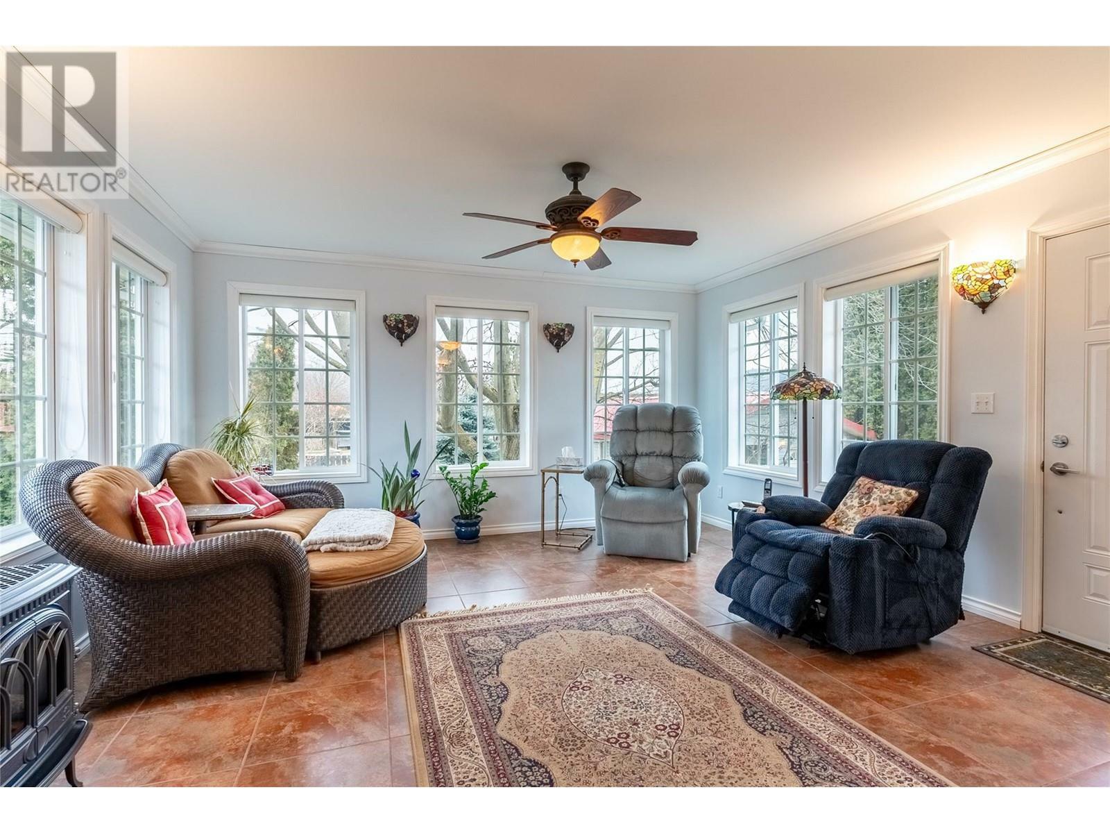 Photo de la propriété:  283 Chetwynd Drive  BC V2H 1L7 