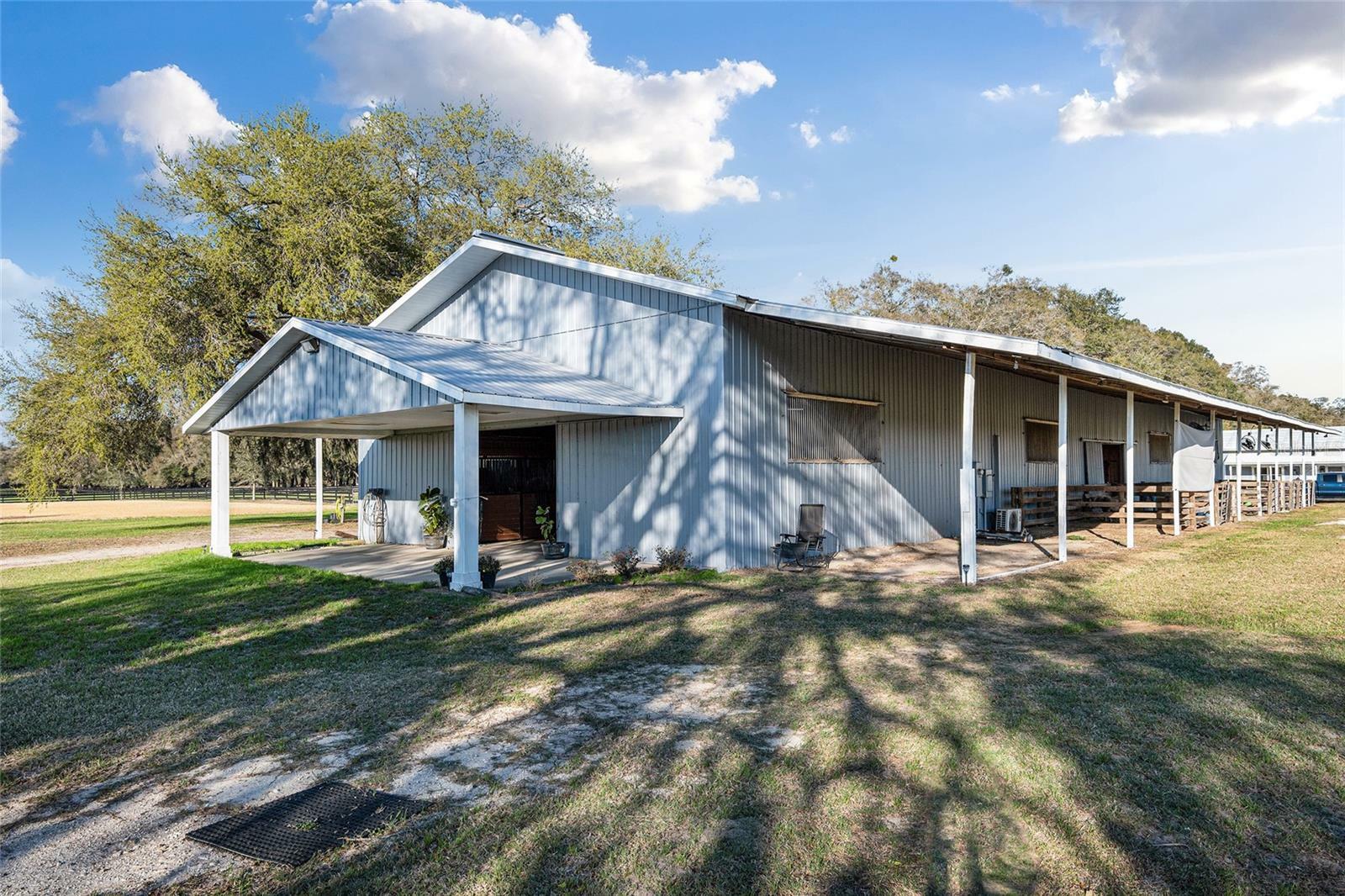 Property Photo: 815 SE 145th Street FL 34491