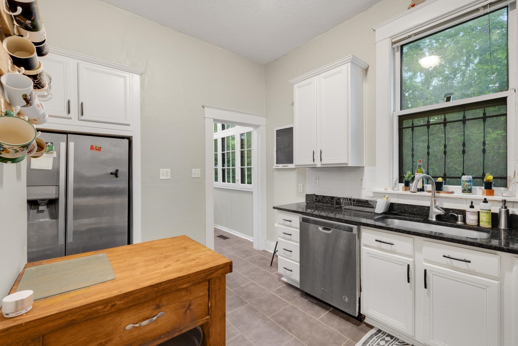 Property Photo: 1151 Central Ave TN 38104