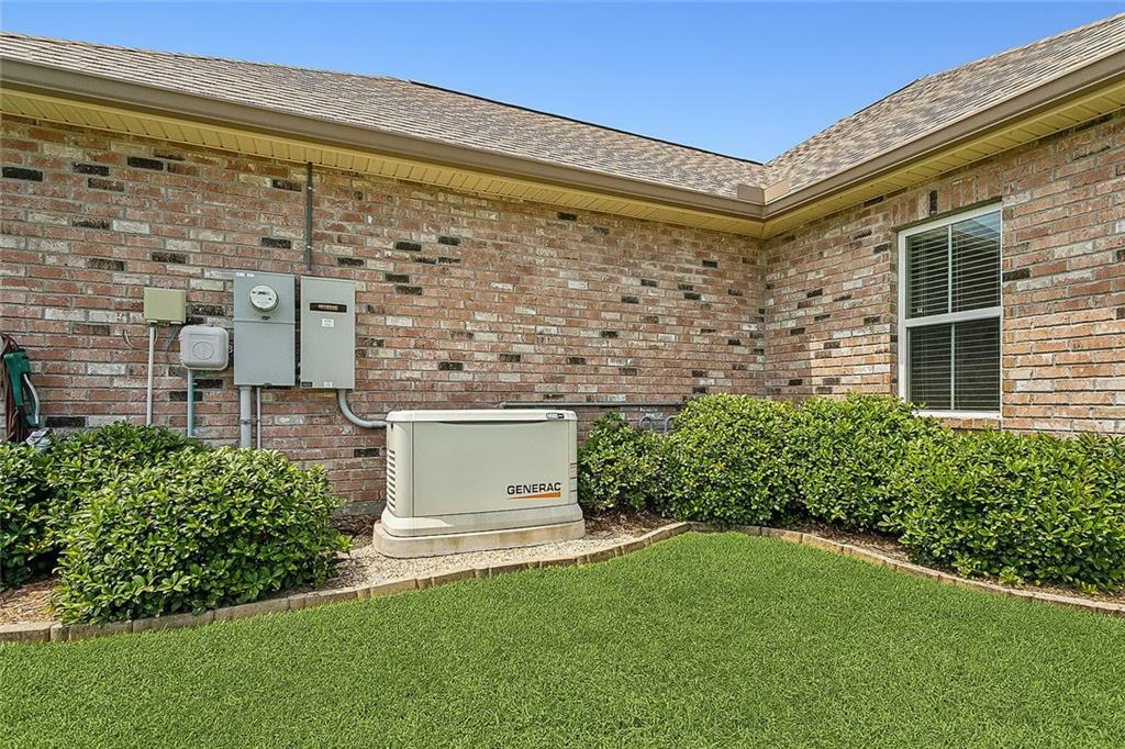 Property Photo: 249 E Augusta Lane LA 70458