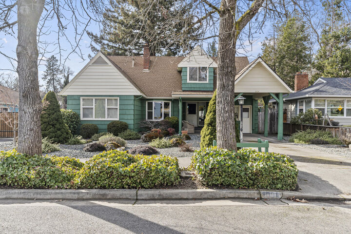 1004 NW Hawthorne Avenue  Grants Pass OR 97526 photo