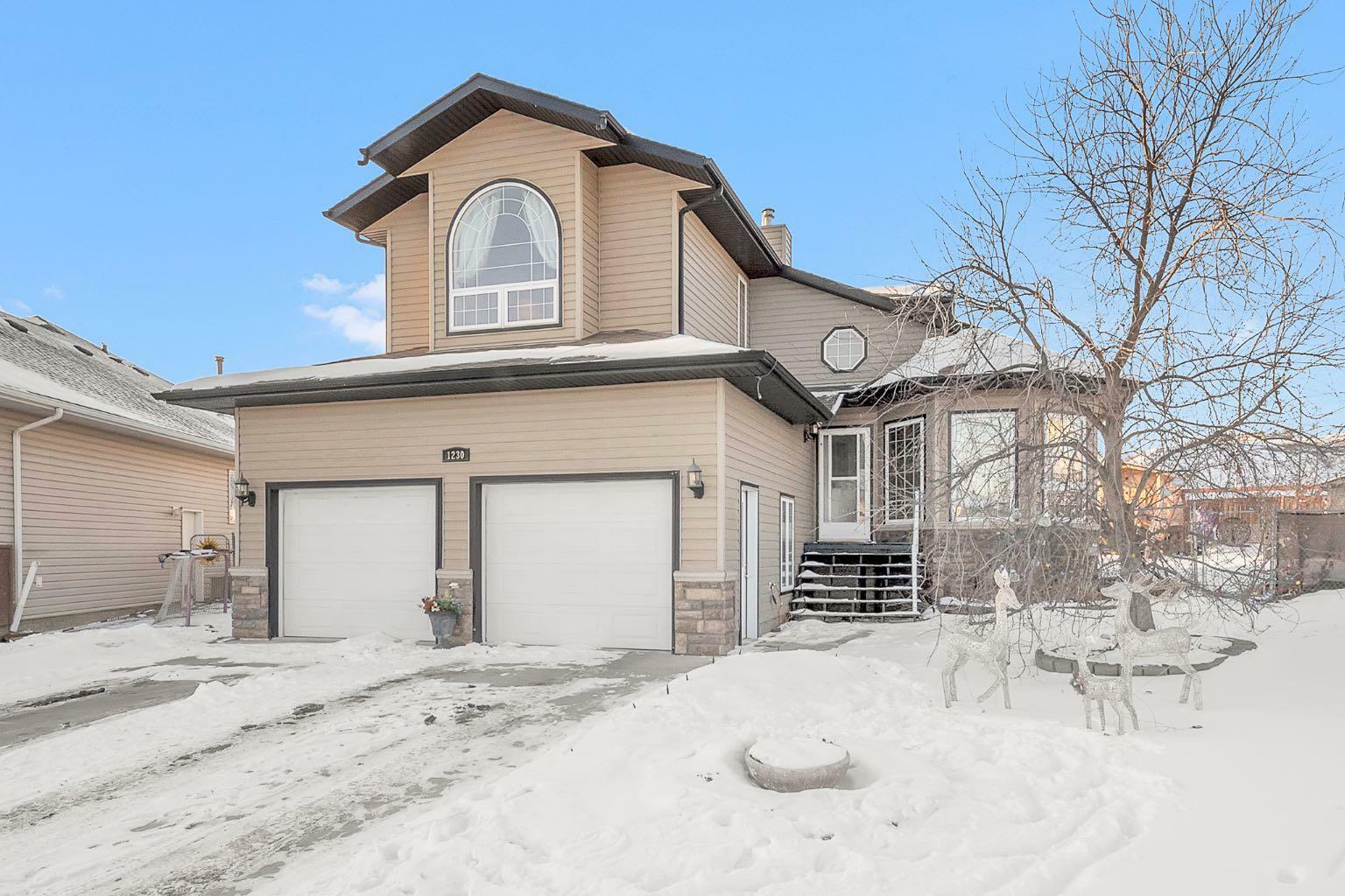 Property Photo: 1230 1 Avenue NW AB T0J 0Y1