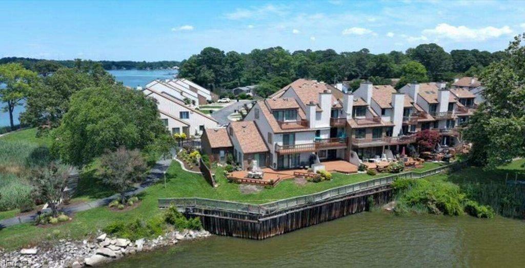 Property Photo: 42 Sandie Point Ln VA 23701