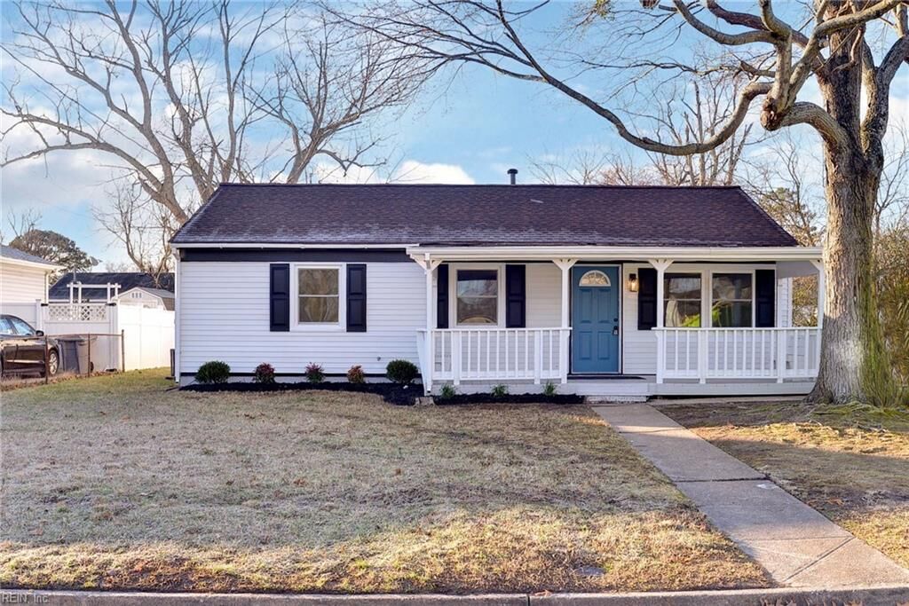 Property Photo:  1826 Bancroft Dr  VA 23663 