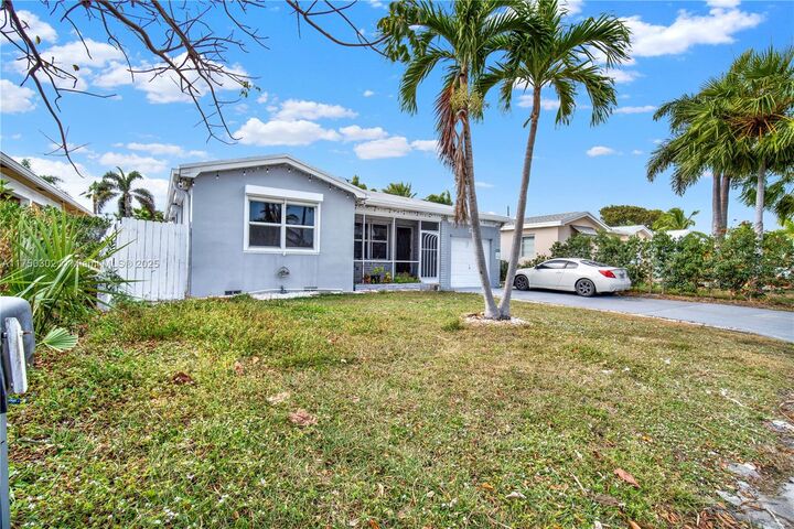 Property Photo: 1317 N M St FL 33460