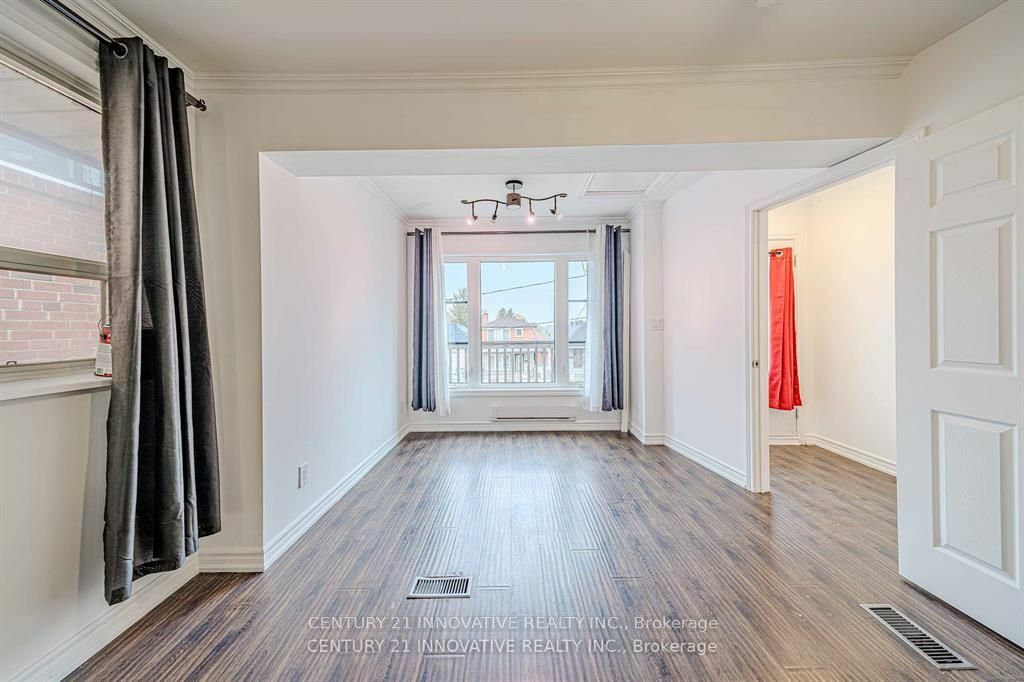 Property Photo:  523 Westmount Ave Upper  ON M6E 3N6 