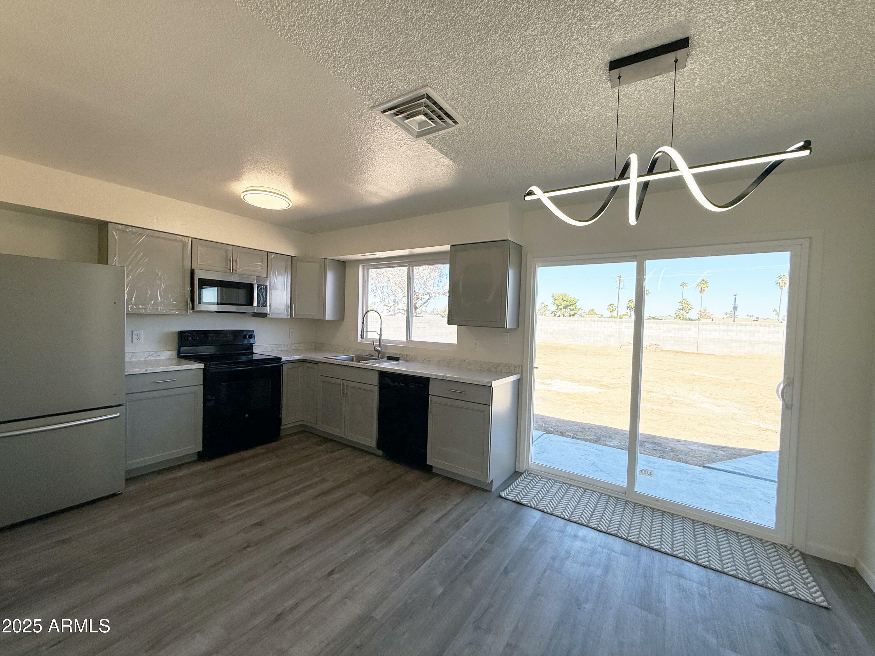 Property Photo: 2018 W Western Drive AZ 85224