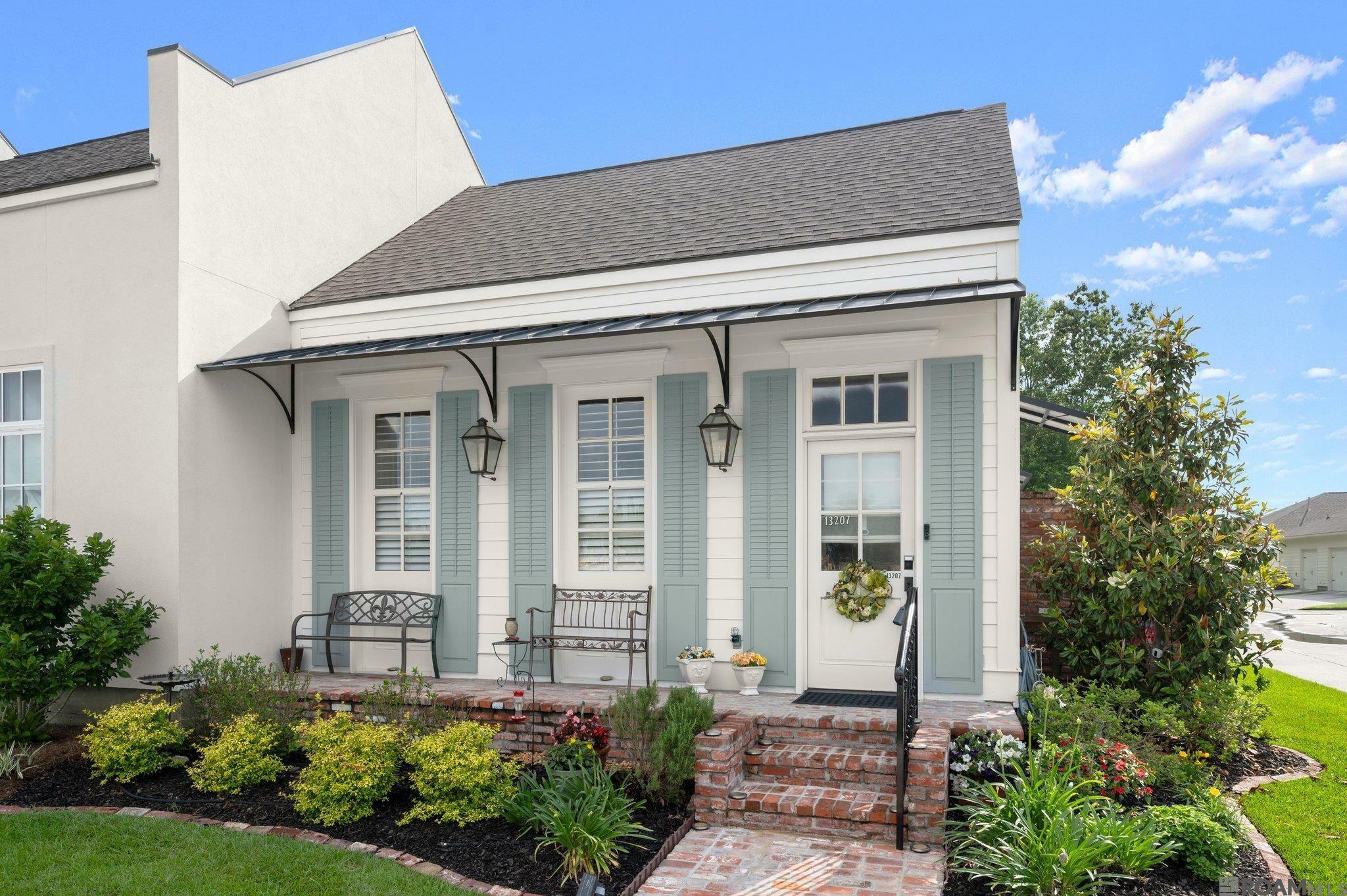 Property Photo: 13207 Magnolia Square Dr LA 70818