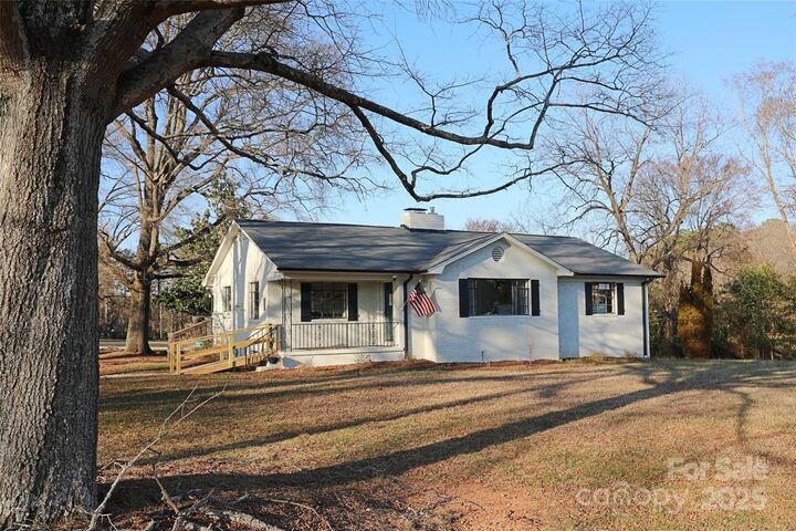 Property Photo:  7830 Large Oak Lane  NC 28227 