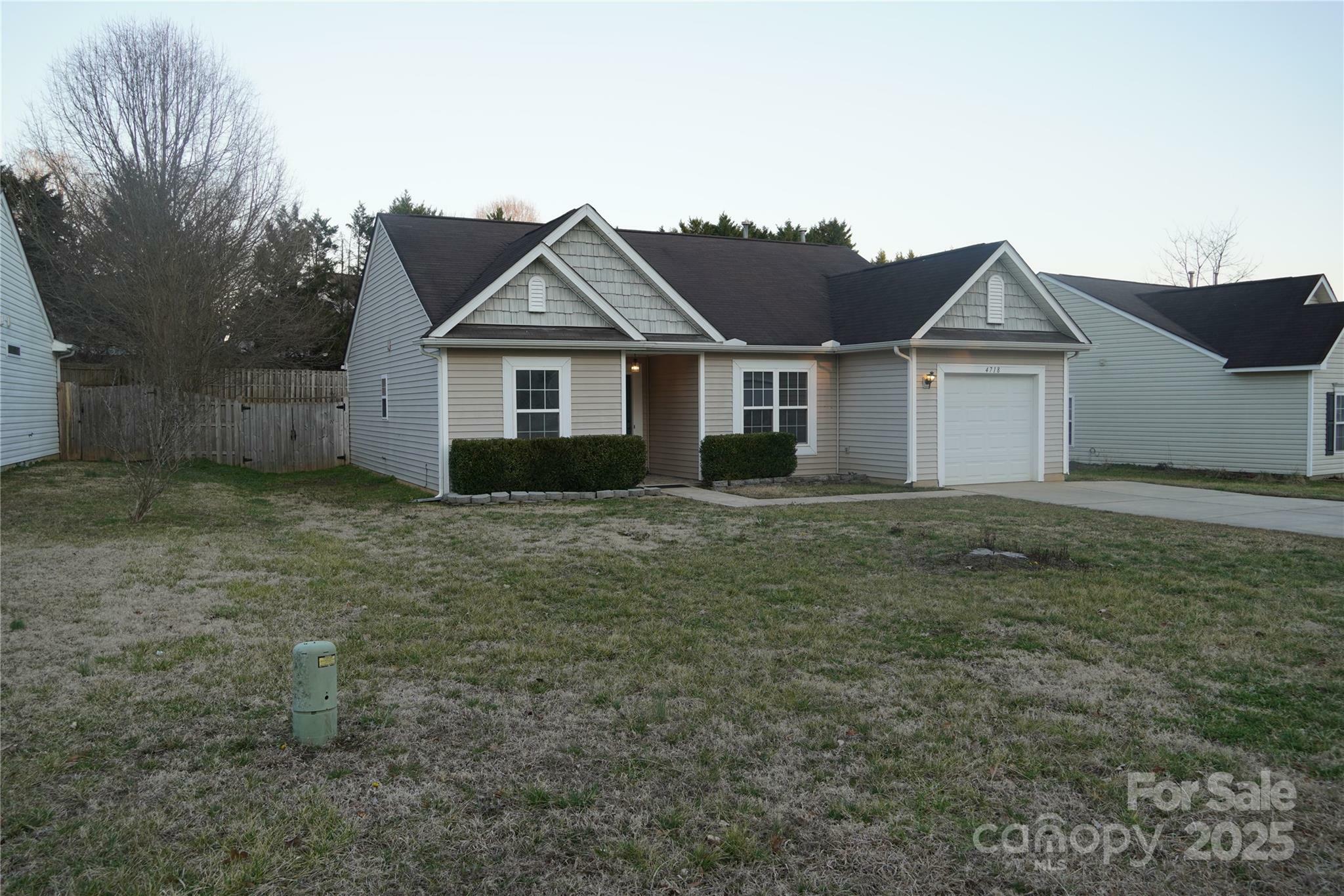 Property Photo:  4718 Sahalee Lane  NC 28216 