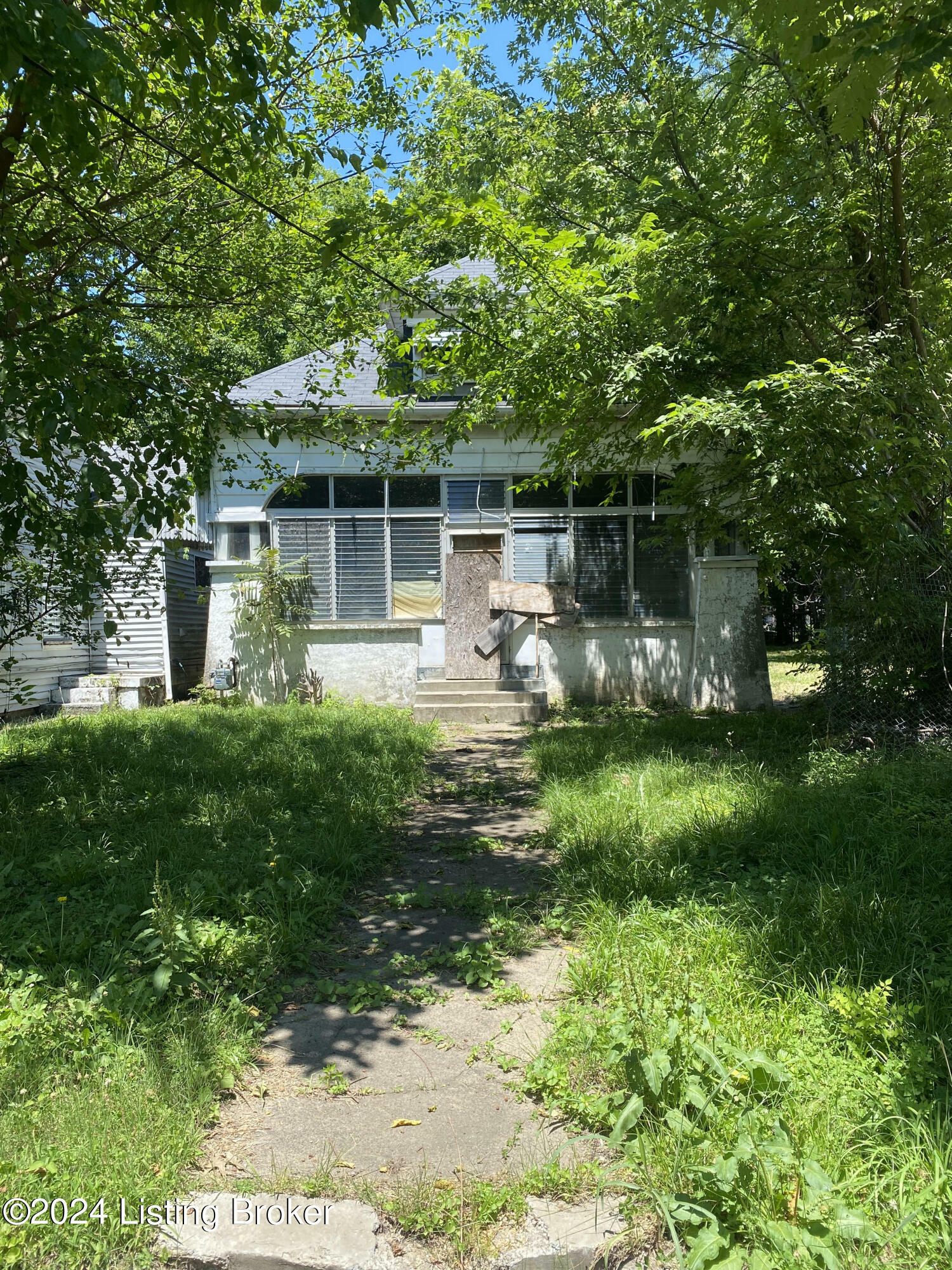 Property Photo:  2229 W Madison St  KY 40211 