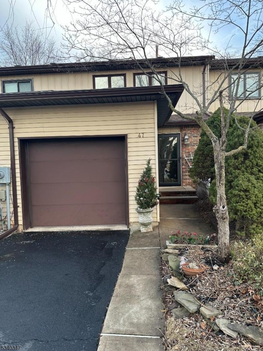 Property Photo:  47 Canterberry Cir  NJ 08822 