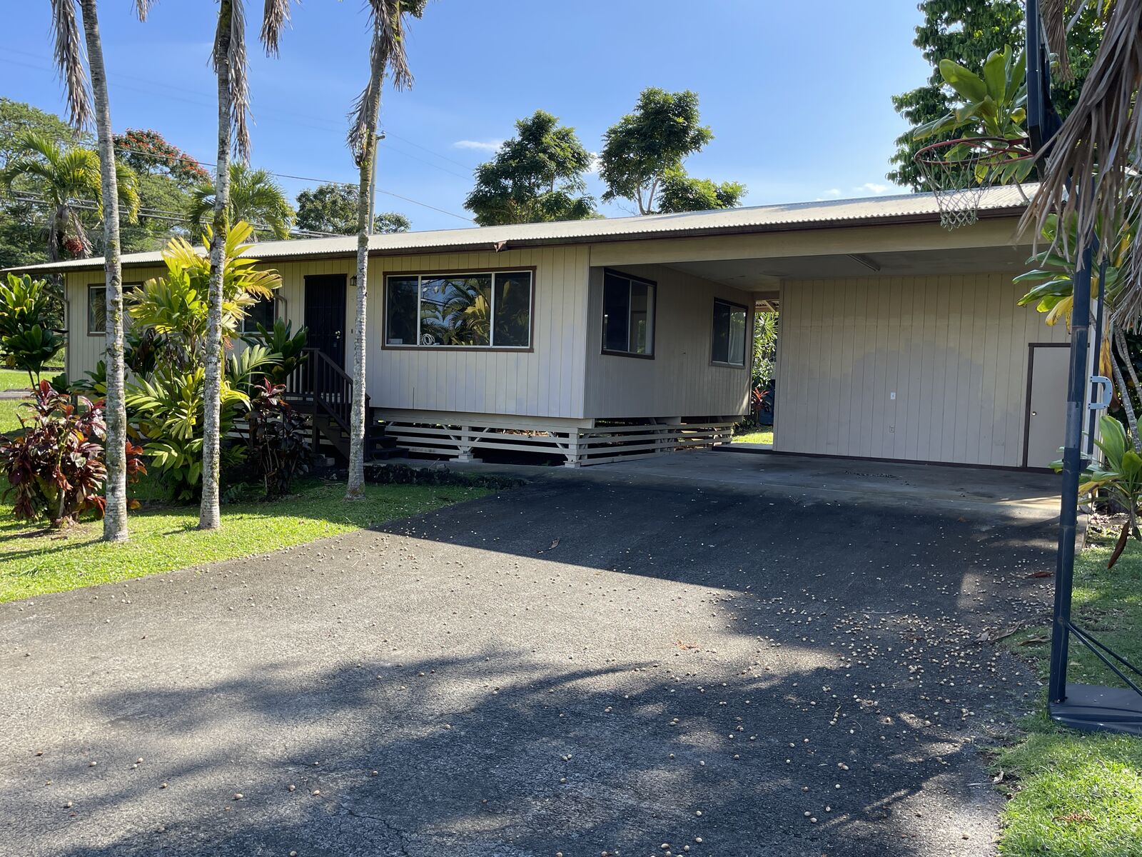 Property Photo:  332 Kukuau St  HI 96720 