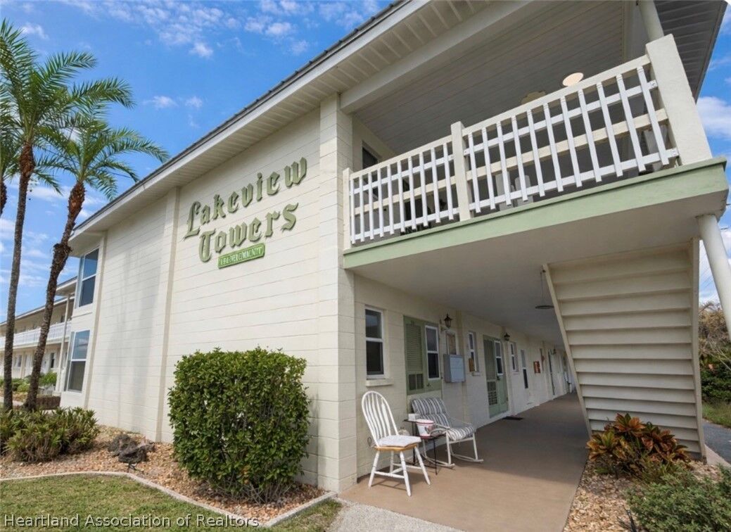 Property Photo:  1801 Lakeview Drive 302  FL 33870 