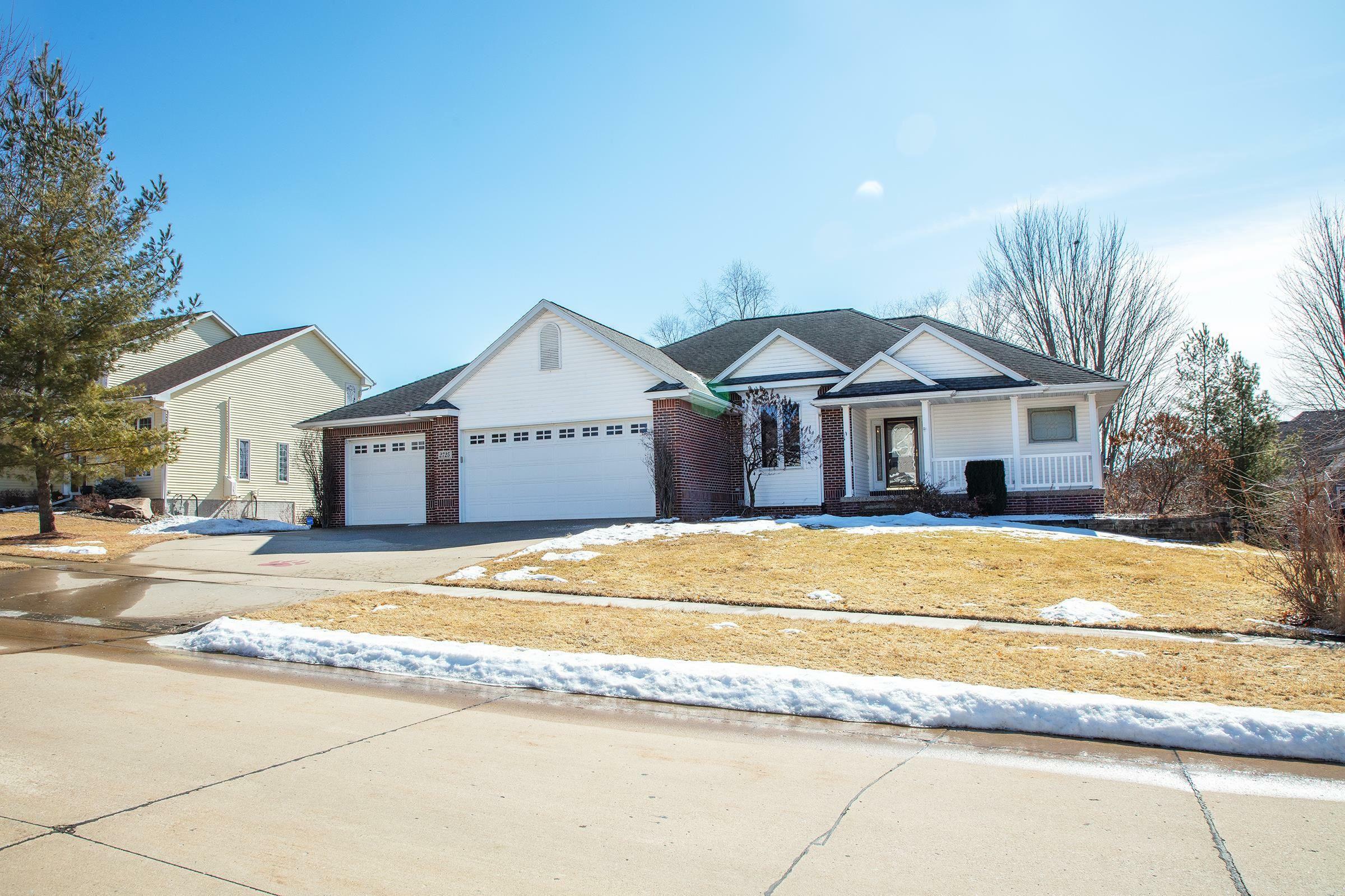 2725 Glen Oaks Drive  Cedar Falls IA 50613 photo