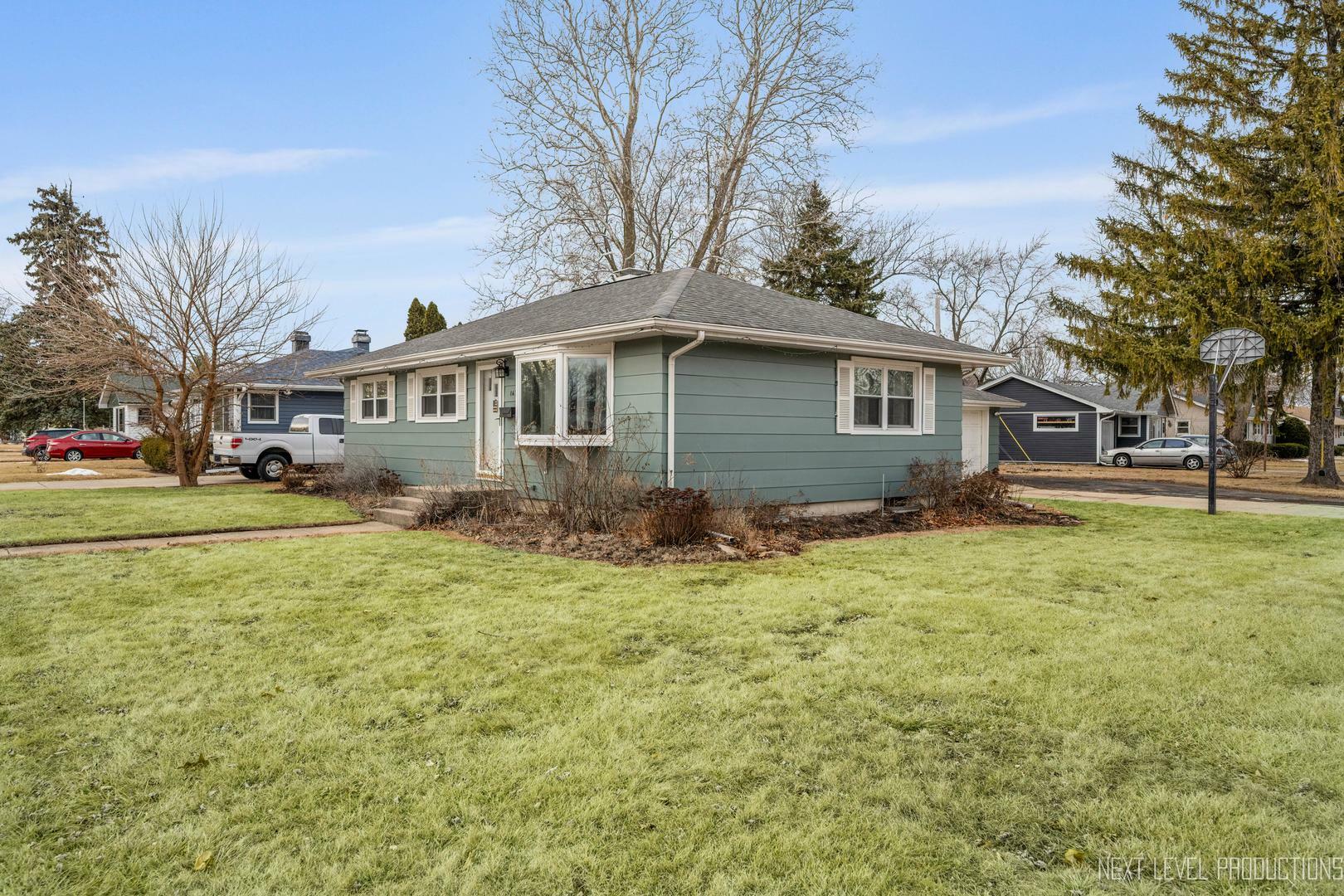 Property Photo:  1633 Roanoke Avenue  IL 60506 