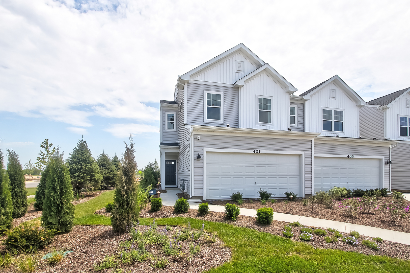 Property Photo: 220 Kingsport Drive IL 60177
