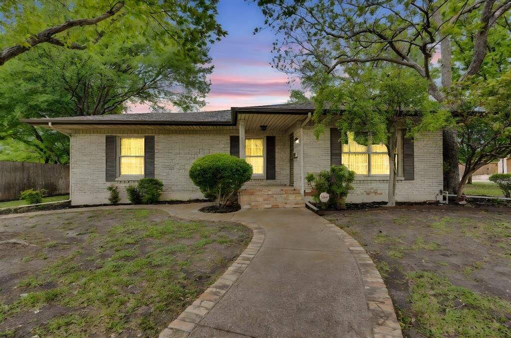 Property Photo: 529 N Grand Avenue TX 75165