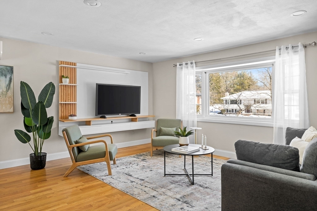 Property Photo:  7 Dean Cir  MA 01810 