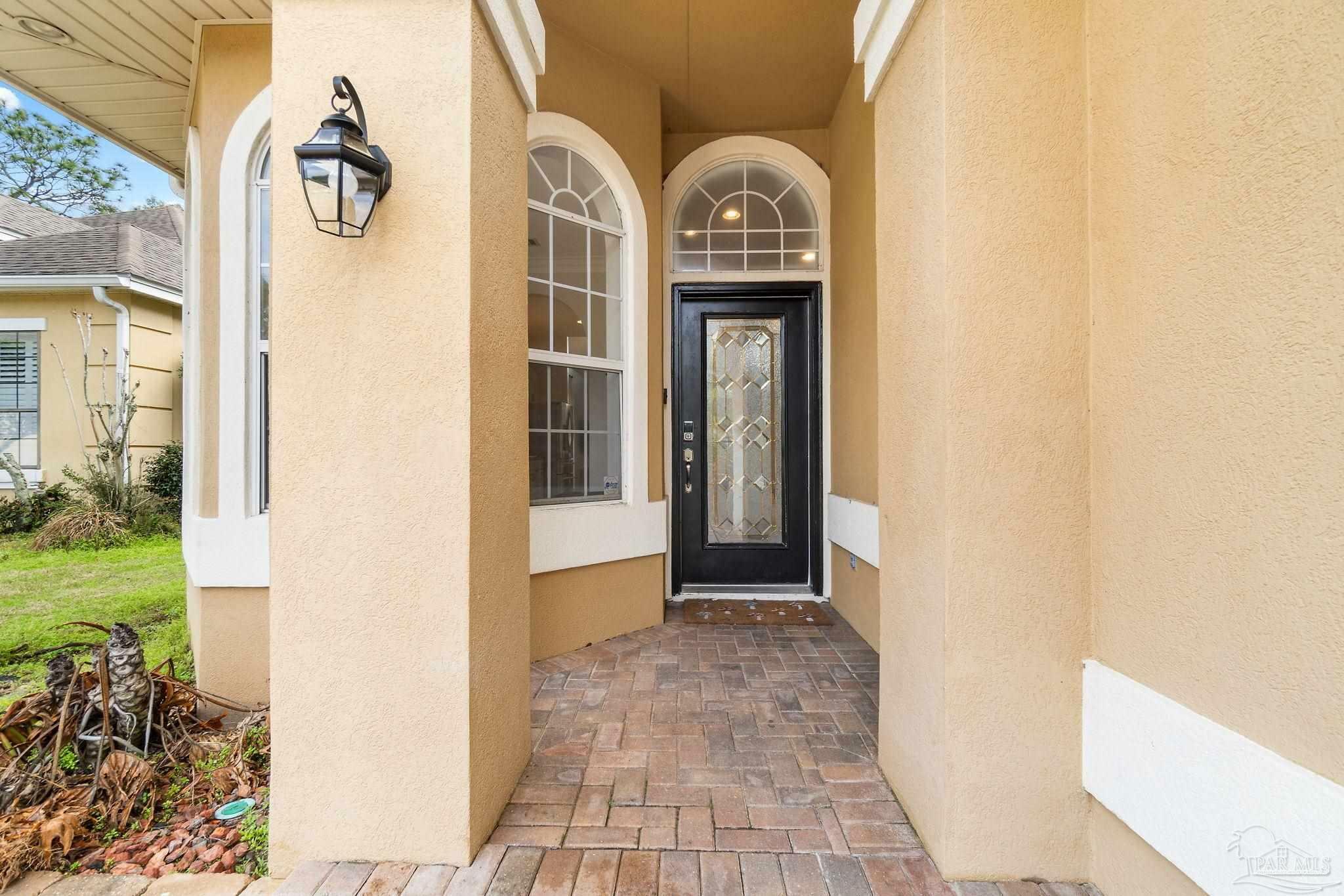 Property Photo: 2083 Downing Dr FL 32505