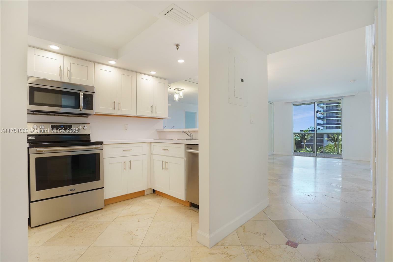 Property Photo:  5880 Collins Ave 502  FL 33140 