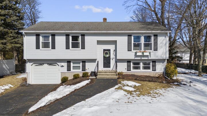 95 Tanglewood Drive  Hamden CT 06518 photo