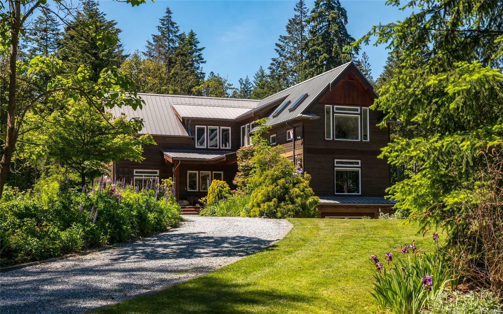 Property Photo: 1381 Carlton Dr BC V8H 0B7