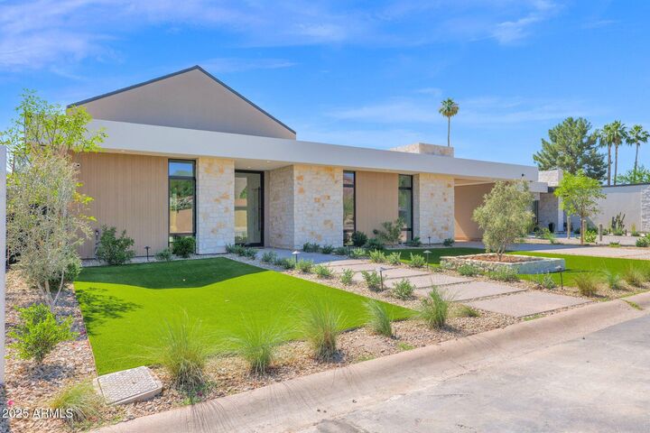 4704 N 40th Place  Phoenix AZ 85018 photo